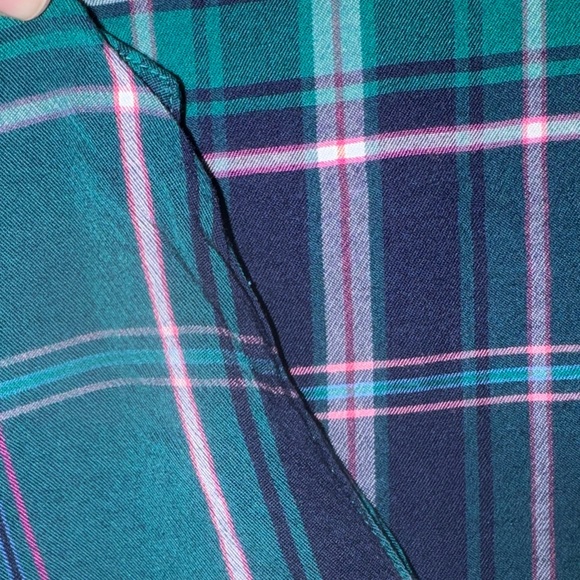 crown & ivy Green Plaid V-Neck Blouse - Picture 4 of 5